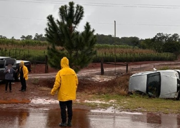 Despiste y vuelco dejó como saldo una mujer hospitalizada en Pozo Azul