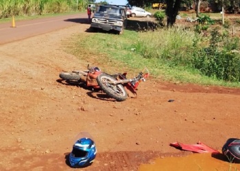 Pozo Azul: Una moto se quedó sin frenos, impactó contra una camioneta y hubo dos heridos