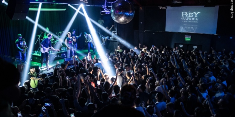 MISA CON POGO. La banda tributo Rey Garufa llega por primera vez a Posadas.