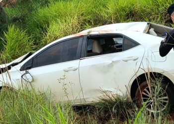 Mujer resultó herida tras despistar y volcar su auto