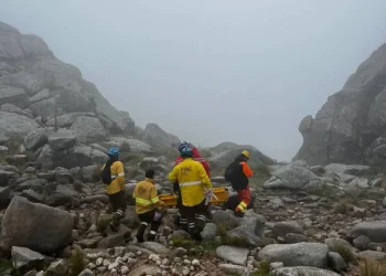 Una mujer de Posadas cayó en el cerro Champaquí y debió ser rescatada tras pasar la noche en la montaña