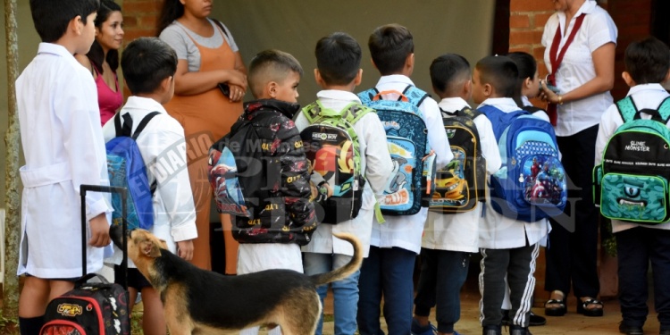 UN AÑO COMPLETO. En toda su trayectoria escolar, los alumnos pierden aproximadamente 195 días de clase.