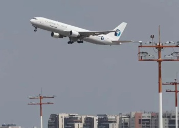 Irán reabre su principal aeropuerto y retoma vuelos internacionales