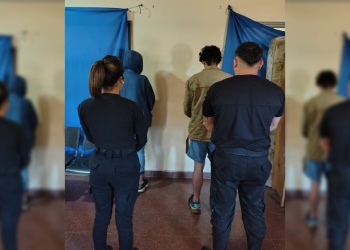 Detuvieron a integrantes de una banda que ingresaba por los techos a robar en comercios