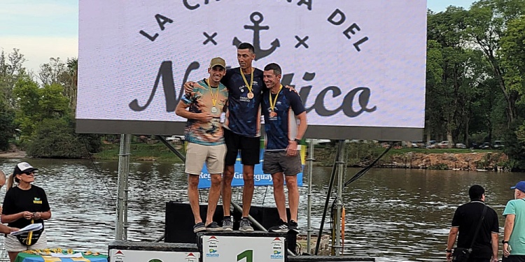 SIEMPRE AHÍ. Damián, de gorrita, en un nuevo podio a nivel nacional.