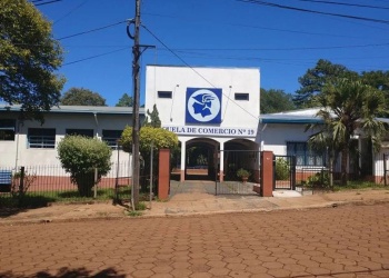 Activan protocolo en una escuela de Eldorado por imagen de un arma difundida por un estudiante en las redes
