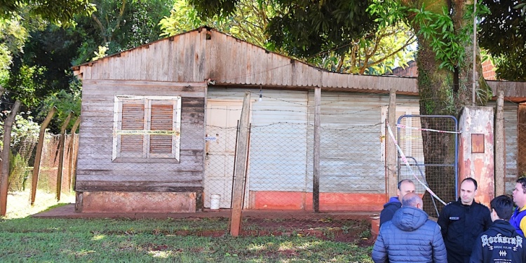 VIVIENDA DE LA VÍCTIMA. El escenario del ataque fatal fue este inmueble de la avenida Santa Cruz detrás de un hipermercado y a pocos metros de la terminal de colectivos.