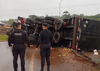 Dos camiones despistaron en rutas de Misiones durante la madrugada