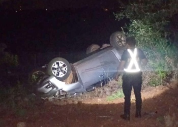 Un vuelco con un herido leve en Dos de Mayo y otro sin lesionados pero con detenido en Santa Ana