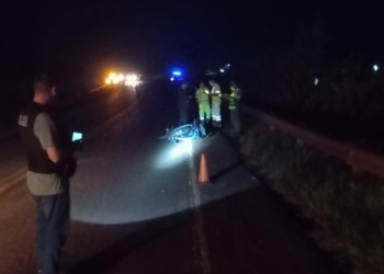 Una joven lucha por su vida tras despistar con su moto en Mado