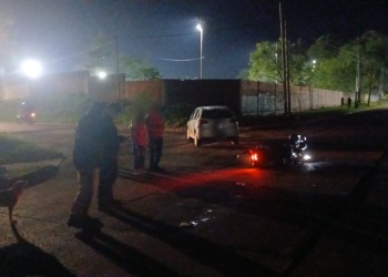 Accidente en Posadas: un herido tras choque entre auto y moto