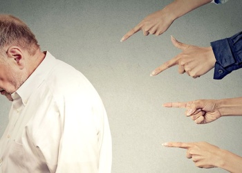 “No somos una carga”: el impacto del edadismo, las fallas en el sistema de salud y los riesgos de caídas en adultos mayores