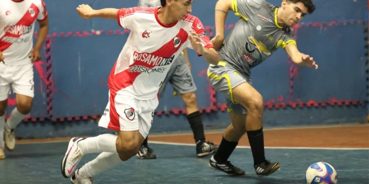 VICTORIA. La Franja se impuso por 5-3 y ganó su primer partido en el certamen.