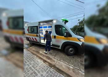 Buscan a un motociclista que atropelló a un niño frente a una escuela de Candelaria y huyó