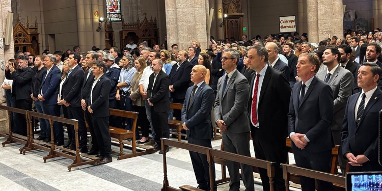 MISA. Fueron varios los dirigentes políticos que asistieron a Luján, para recordar al Papa Francisco.