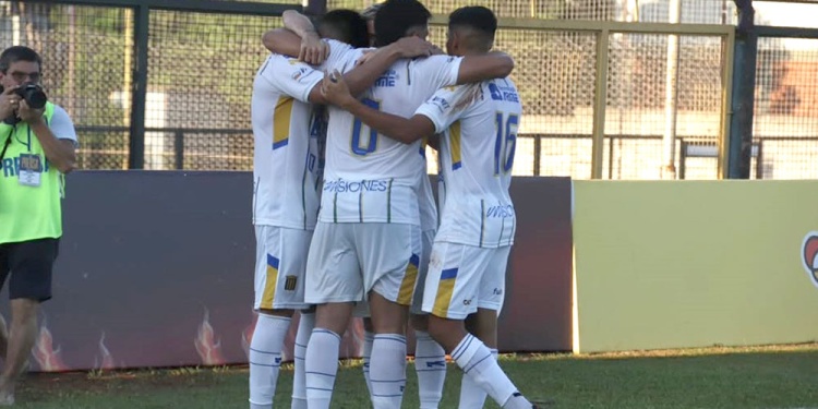 SUMAR DE LOCAL. El Auriazul busca hacer una fortaleza del “Tito” Cucchiaroni.