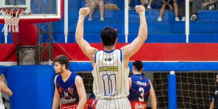 ESCOLTA. Mitre, que lleva cuatro victorias en cinco partidos, es el único escolta del certamen.