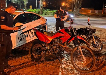 Dos adolescentes hacían “willy” y contraexplosiones en Montecarlo: acabaron sin motos
