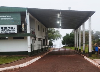 Por la bajante extrema del Uruguay, inhabilitan el paso en balsa en Panambí