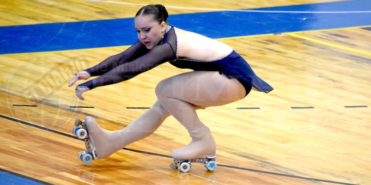 EN ACCIÓN. Patinadoras de distintos puntos del país llegaron a Posadas con el objetivo de clasificar al Absoluto.