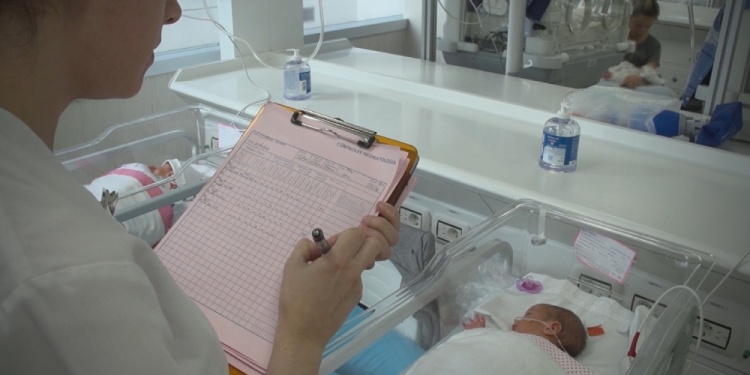 INMUNIZACIÓN. Indicado para casos de riesgo y madres que no se vacunaron durante la gestación.