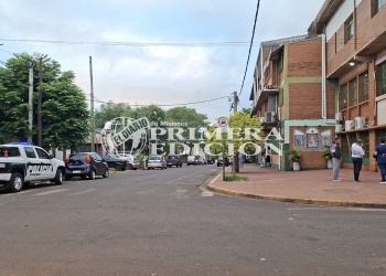Operativo policial y control de mochilas en algunos colegios de Posadas