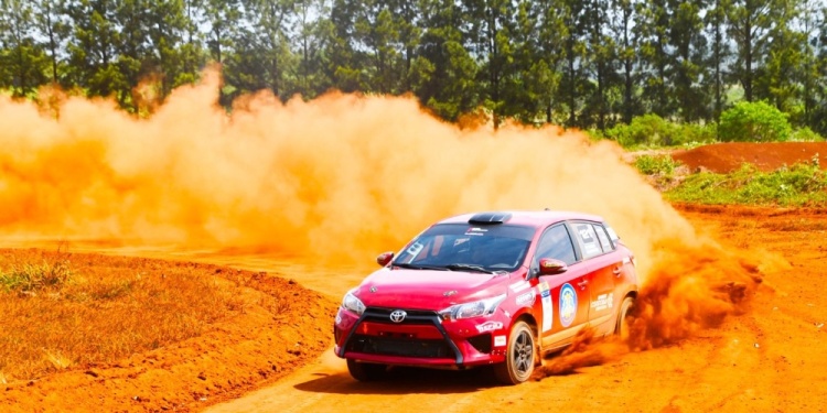 A LEVANTAR POLVO. Las máquinas del rally recorrerán caminos difíciles.