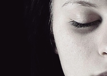 La deuda  invisible: 15 años de malestar psicológico con rostro de mujer