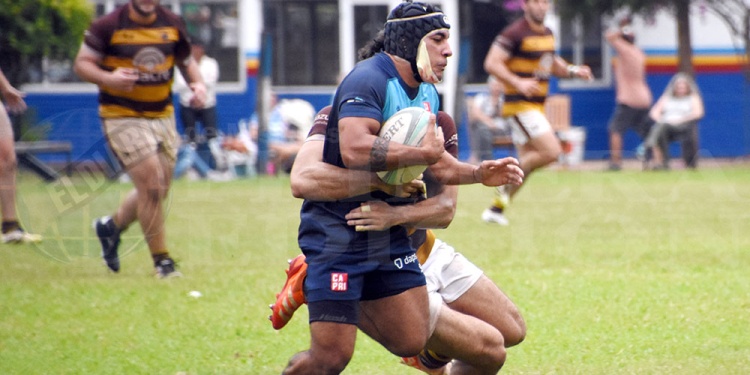 EN LA LÍNEA DE BACKS. Marcio Oliveira es uno de los centros del líder CAPRI.