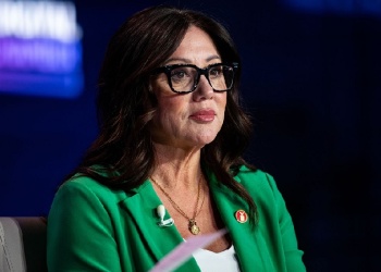 Renunció secretaria de Trump, tras usar vuelos oficiales para viajes personales