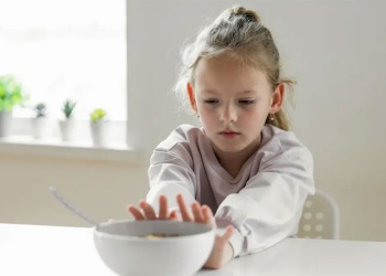 Cuando comer se vuelve un problema diario: : alertan por riesgos ocultos en la dieta infantil
