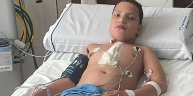 CONTROLES. Valentino y su cirujano en la consulta de ayer.