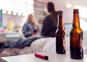 Las mujeres lideran el consumo entre adolescentes escolarizados