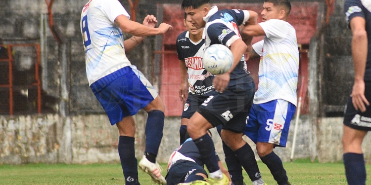 SUMAR. Tanto Mitre como Guaraní corren con la urgencia de una victoria.