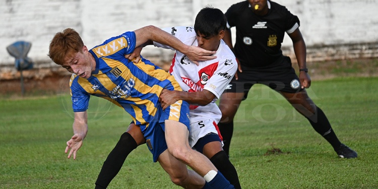 EL ADELANTO. El miércoles, Mitre se quedó con el clásico ante Guaraní.