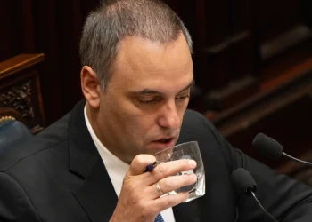 Sin el número para el quórum, la oposición suspendió la convocatoria a la sesión contra Adorni