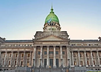 Diputados oficializó la convocatoria a la sesión del miércoles próximo para tratar Hojarasca y zona fría