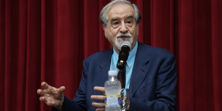 reconocido jurista español. Antonio Embid Irujo es profesor emérito de Derecho Administrativo de la Universidad de Zaragoza (UNIZAR) y referente iberoamericano en derecho de aguas y medioambiente.