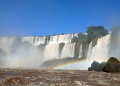 Tras semanas bajo el promedio, el Iguazú aumentó su caudal y tiñó de rojo las Cataratas