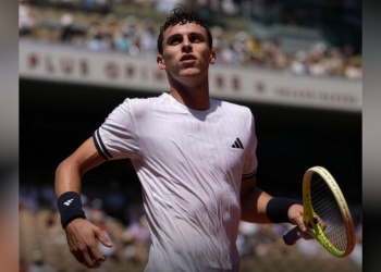 El argentino Juanma Cerúndolo eliminó a Jannik Sinner y sacudió Roland Garros