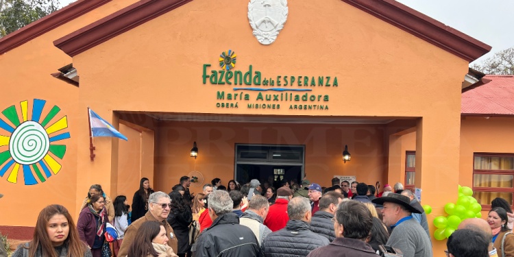 APERTURA. En el día de Pentecostés, con autoridades provinciales y referentes de la institución llegados desde Brasil. (Fotos gentileza C.Olivera Schuster).