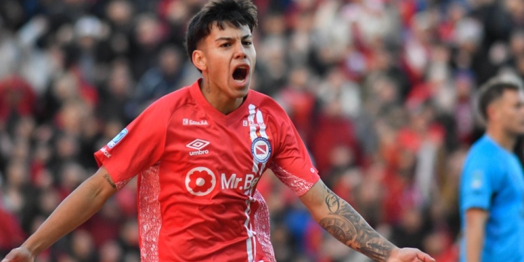 NO PUDO SER. Jainikoski festeja el 1-0. Después, el Bicho no pudo avanzar.
Foto: FOTOBAIRES
Semifinal Torneo Apertura. Liga Profesional.