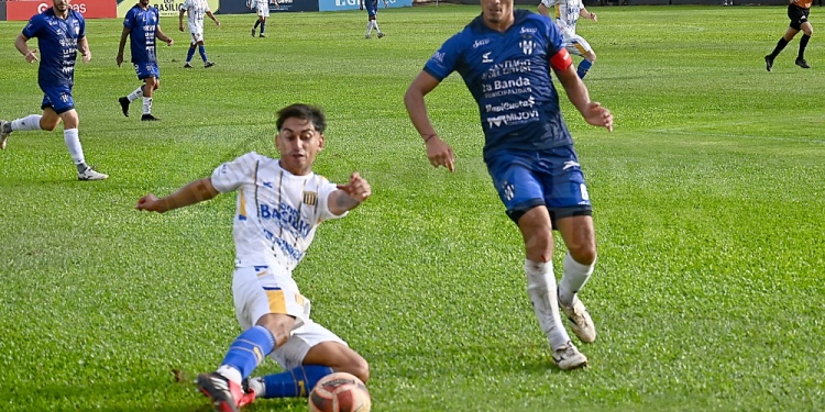 UN PUNTO. El Auriazul viene de un empate frente a Sarmiento de La Banda.
