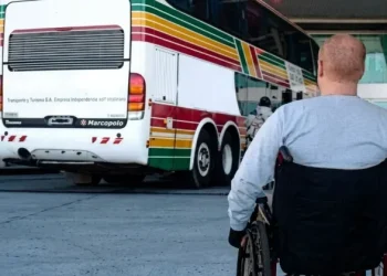 Empresas de transporte advierten que subirán los pasajes tras la quita de compensaciones por boletos gratuitos