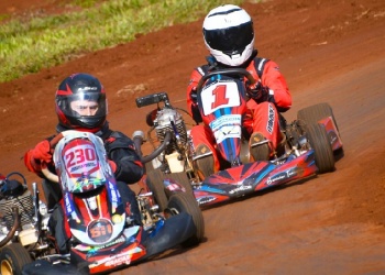 Apóstoles vibró con el show del Misionero de Karting sobre Tierra