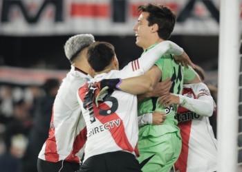 River va en busca  de las semifinales