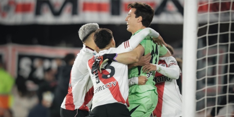POR OTRO FESTEJO. River quiere seguir avanzando rumbo al campeonato.






























Foto: FOTOBAIRES































Octavos de Final. Torneo Apertura. Liga Profesional.