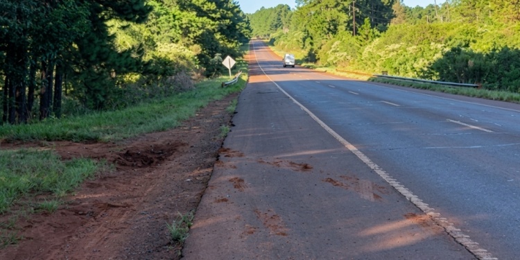 URGE. Las rutas nacionales, en diversos puntos de Misiones, necesitan con urgencia obras de mantenimiento y también de ampliación.