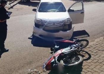San Vicente: choque entre un auto y una moto dejó a un joven herido