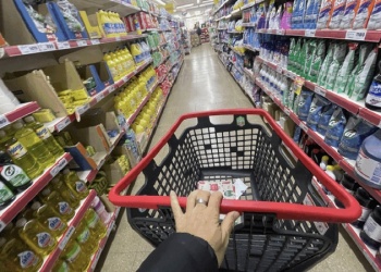 El consumo privado sigue en picada y contradice el relato oficial